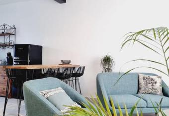 La Citadine, maison avec jardin    has Balcony rooms