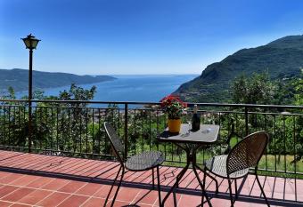 Appartamento Le Coste piano terra has Balcony rooms