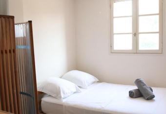 T2 dans une r  sidence au coeur du Brusc allows 18 year olds to book a room