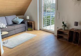 Kleine gem  tliche Wohnung has Balcony rooms