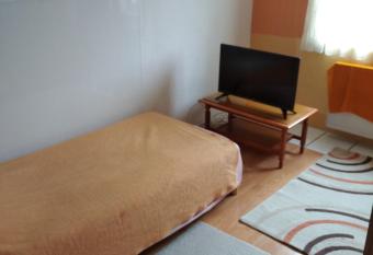 inchiriez camere in apartament de 3 camere allows 18 year olds to book a room