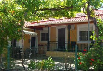 Grapes and Roses has Balcony rooms