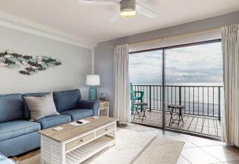 Beachfront o Beach Chairs Included! o Flpcb53 has rooms with a private hot tub