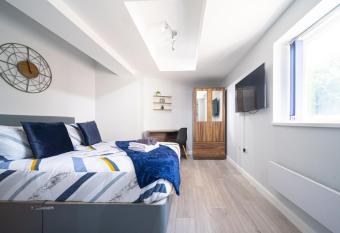 Modern Studios with Ensuite, Separate Kitchen, and Prime Location in St Helen Apt 2 allows 18 year olds to book a room