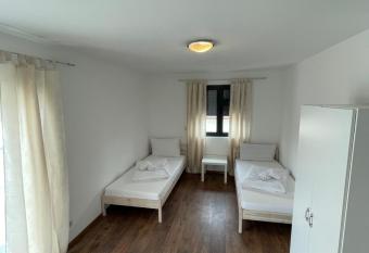 Zimmer im Haus zu Vermieten Lang/Kurzfristig allows 18 year olds to book a room