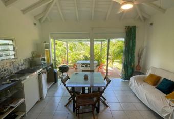 SAINTE ROSE , BUNGALOW F1 ,    400m du bord de mer has Balcony rooms