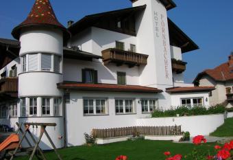 Hotel P  rnbacher has Balcony rooms