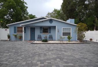 PRIVATE STUDIO allows 18 year olds to book a room