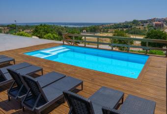 Casa Dona Maria has Balcony rooms