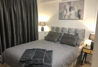 Modern En-suite Double Room allows 18 year olds to book a room