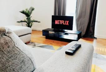 2 Bed Apartment with Free Parking allows 18 year olds to book a room