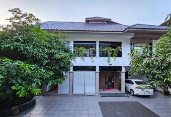 Joy s Urban Oasis Homestay has Balcony rooms