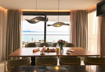 Luxury Apartment Amber - with jacuzzi has rooms with a private hot tub