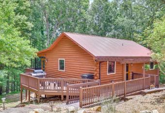 Serenity Chalet in GA Mountains has Balcony rooms