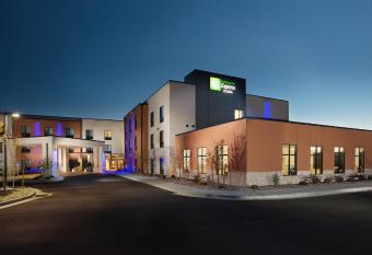 Holiday Inn Express & Suites Pocatello has Balcony rooms