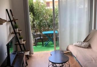 Appartement r  nov   RDC terrasse 200m plage has Balcony rooms