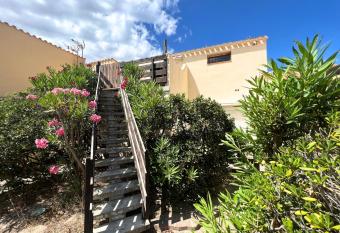 Studio mezzanine    la plage - Face au Lydia - Parking & Terrasse has Balcony rooms