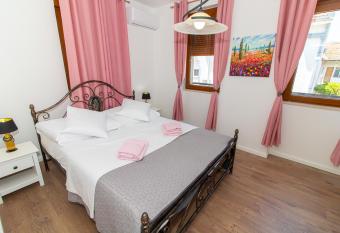 Luxury apartments Iris allows 18 year olds to book a room