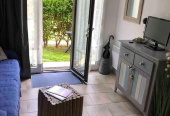 Le Clapotis des Flots has Balcony rooms