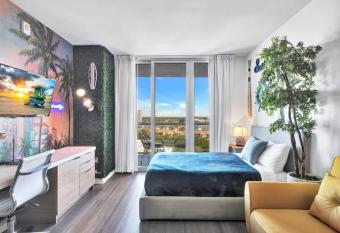 5-Min Walk To The Beach! VIEWS! Cozy Unique Studio has Balcony rooms