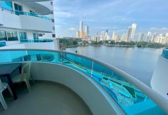 Apartamento en Laguito Ed Torres del Lago 604 ICDI has rooms with a private hot tub