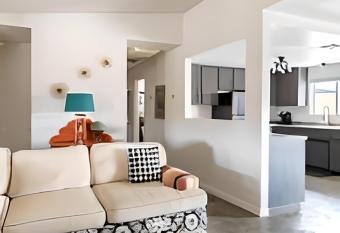 Hike Joshua Tree @ the Hot Tub & Pool Oasis has Balcony rooms