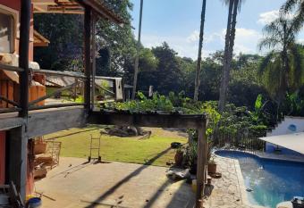 Ch  cara piscina aquecida has Balcony rooms