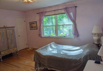 Spacious private room with private bathroom allows 18 year olds to book a room