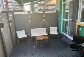 Amazing flat with private garden! allows 18 year olds to book a room