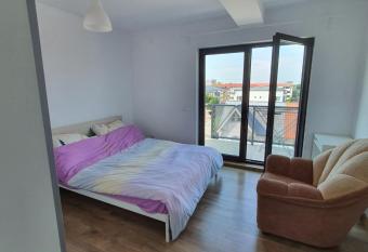 Perfect Retreat 1BR apartment with parking and self check in has Balcony rooms