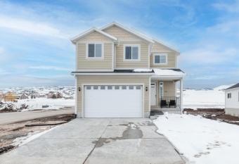 Bear Lake Escape - Full home all amenities included - Stay with us and make memories! has Balcony rooms