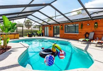 The Pelican/Pool/Hottub/Gameroom allows 18 year olds to book a room