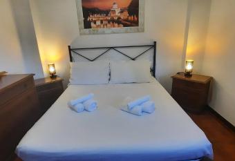 CASA AFFITTO Macchia Saponara allows 18 year olds to book a room