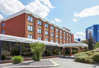 Mercure Telford Centre Hotel allows 18 year olds to book a room