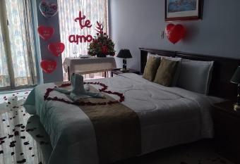 HOTEL REALPICO VICTORIA allows 18 year olds to book a room