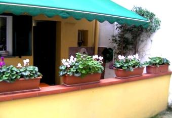 Casa nonna Tetta fronte mare 4 letti has Balcony rooms