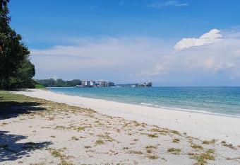 Bayu Beach 1-10Pax SEAFRONT, FREE BBQ, STEAMBOAT, POOL, WATER SPORT allows 18 year olds to book a room