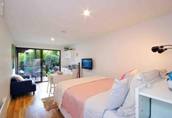 The Studio Lorne has Balcony rooms