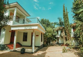 (null) allows 18 year olds to book a room