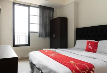 RedLiving Apartemen Evenciio - Ens Room allows 18 year olds to book a room
