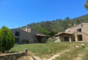 Masia cerca del r  o muga has Balcony rooms