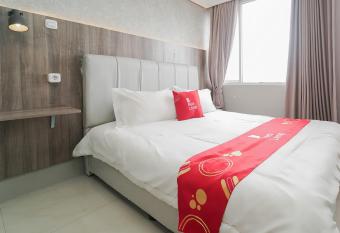 RedLiving Apartemen Saladdin Mansion - Ens Room allows 18 year olds to book a room