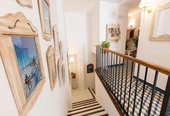 Hostal Moon has Balcony rooms