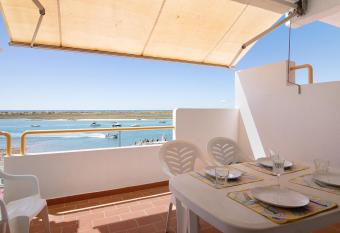 Cabanas Mar 95 has Balcony rooms