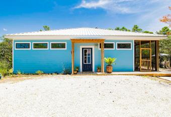 Campbell Cottage has Balcony rooms