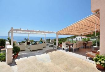 Apartmani Dobrila has Balcony rooms