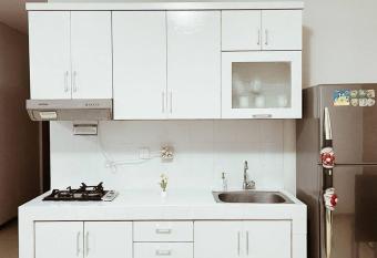 Premium Getaway in City Central with 43Inch with Disney, Amazon, and WeTV has rooms with a private hot tub