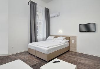 Heart of Downtown Apartment has Balcony rooms