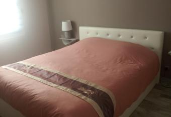 chambres d h  tes les orchid  es allows 18 year olds to book a room