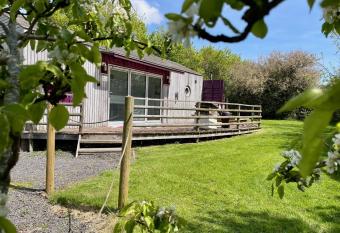 Purple CargoPod at Lee Wick Farm Cottages & Glamping has Balcony rooms